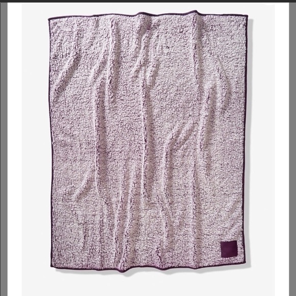 Victoria’s Secret PINK Sherpa Blanket - Picture 2 of 6